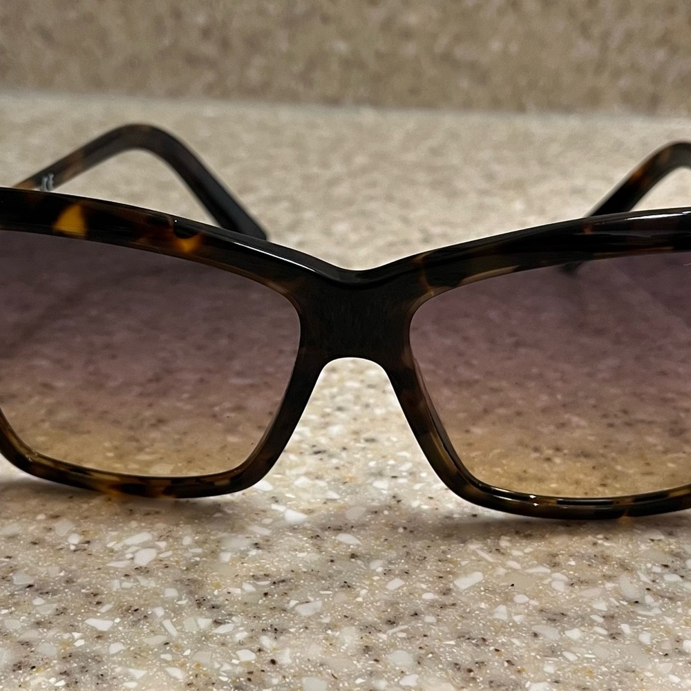 Tom Ford Designer Sunglasses Tortoise shell Brown Color.